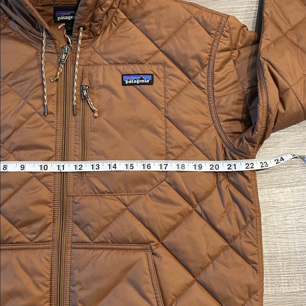 PATAGONIA | Women's Diamond Quilted Bomber Hoody - Picture 12 of 12